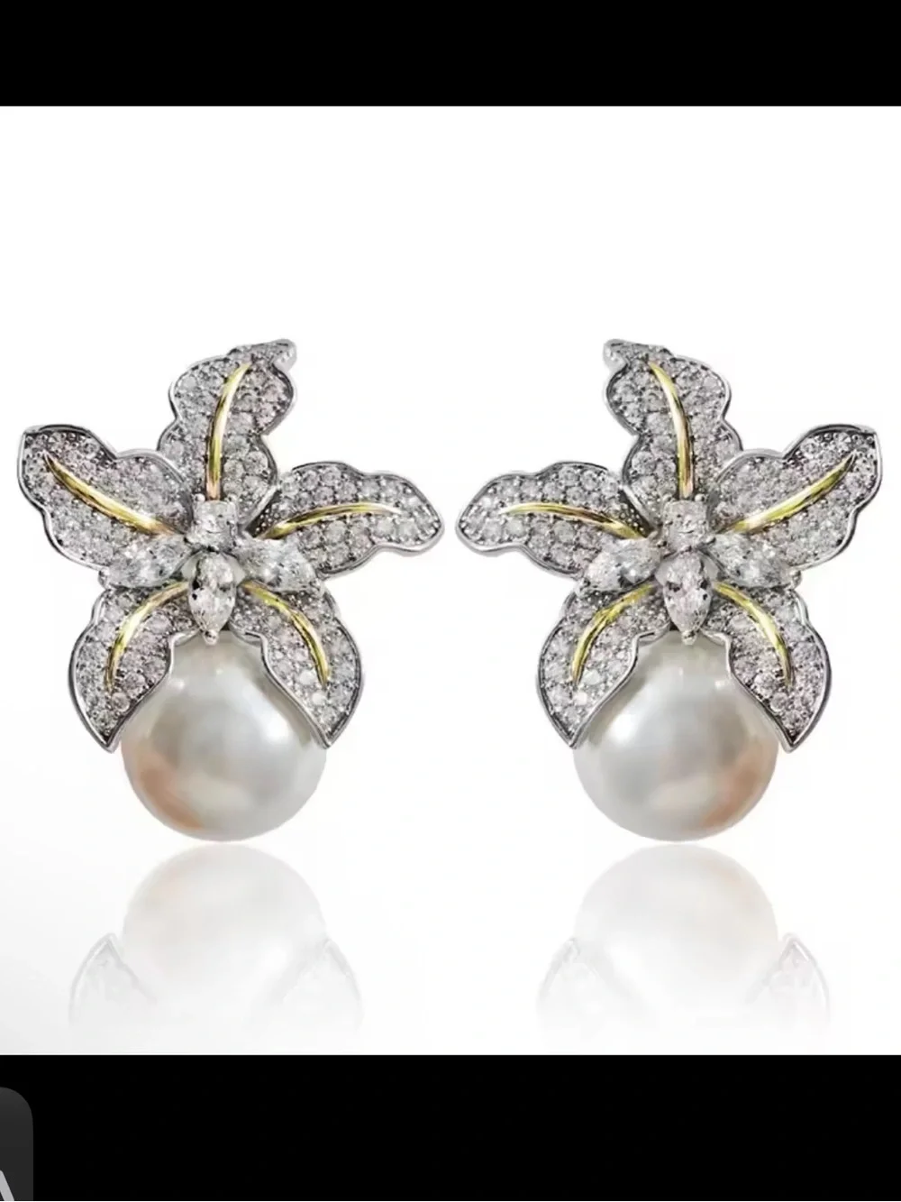 Elegant Pearl & Crystal Flower Stud Earrings - White Pearl